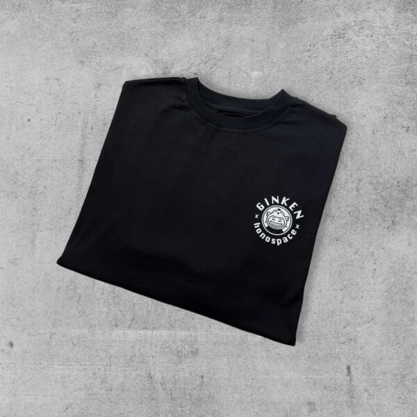 Ginken Oversized T-Shirt Premium Fit aus 100 % Baumwolle mit dropped shoulders und Logo-Print