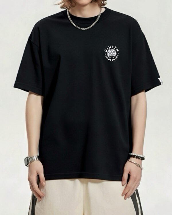 Ginken Oversized T-Shirt Premium Fit aus 100 % Baumwolle mit dropped shoulders und Logo-Print